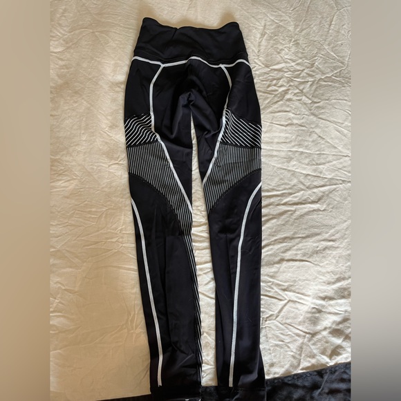 Lululemon Leggings 27” inseam - Picture 3 of 5